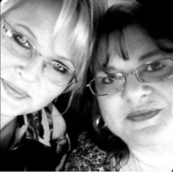 Meet your Posher, Terris & Tana - Picture 3 of 3